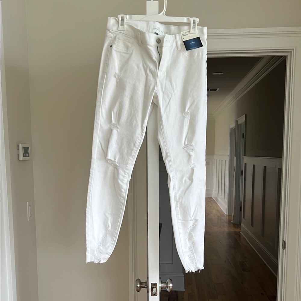 NWT NY & CO soho ankle jean- white , distressed